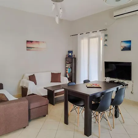 Ferienhaus Gemuetliches Olympia Mit Pool By Interhome Kalámi